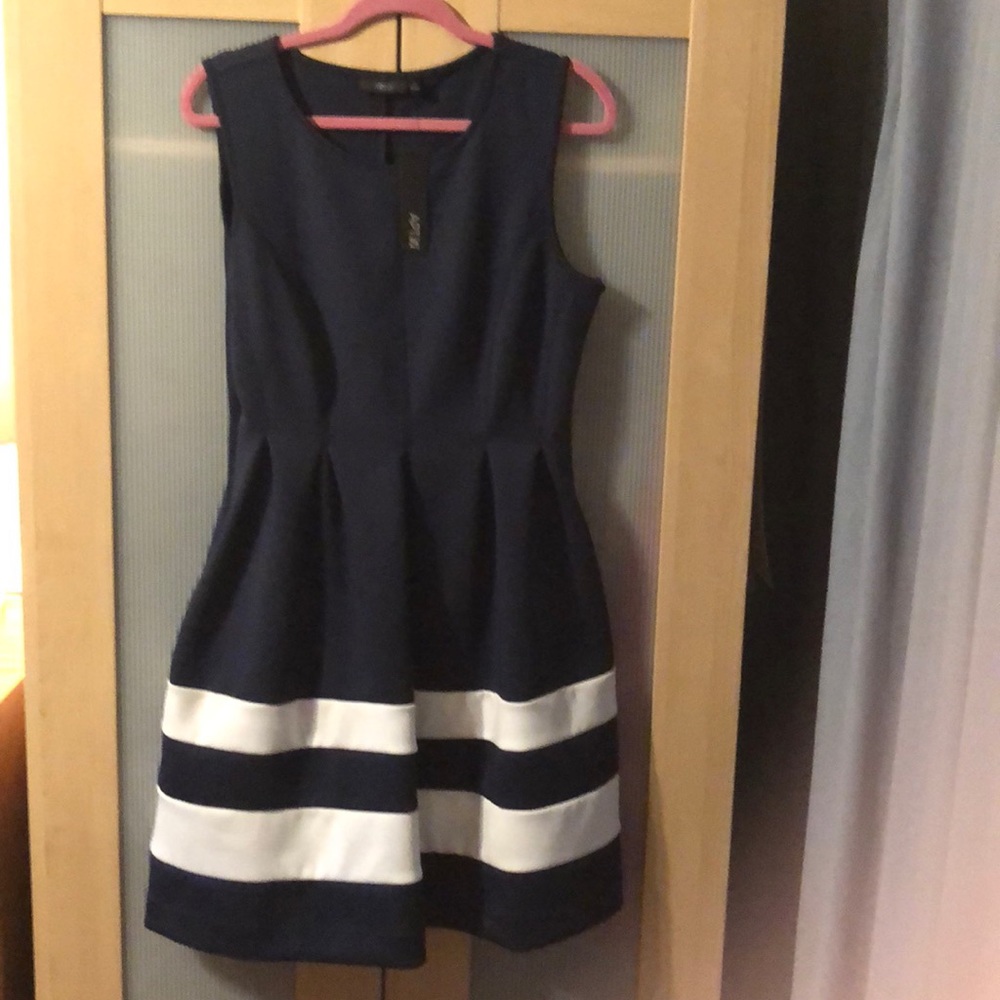 Apt.9 Dress with pockets!!